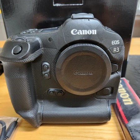 캐논 EOS R3 + SmallRig 카메라 케이지(3884)+ LP-E19(정품 추가 배터리)
