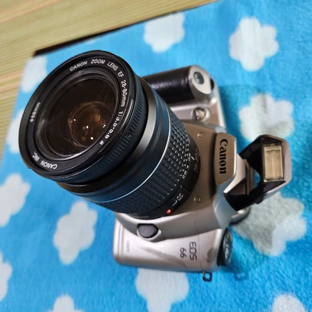 캐논 자동 필름카메라(단품)모델은 Canon EOS 66 자동 필름카메라임 싸게 내어놓은 카메라 렌즈28-80mm