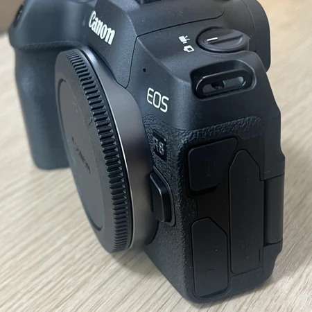 캐논 EOS R8 풀박스 배터리 3개+샌디스크 64GB 2개 (특급 컨디션) 이미지 5