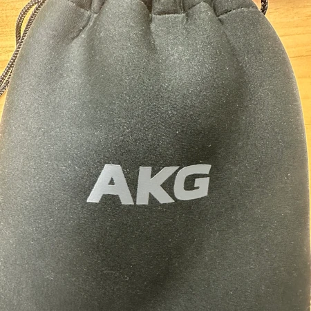 AKG Y50