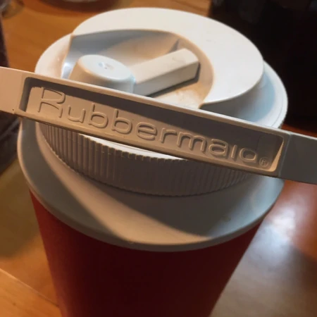 Rubbermaid(USA)물통2개/콜맨 아이스박스1개