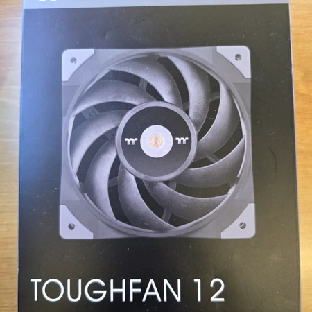 써멀테이크 Thermaltake TOUGHFAN 12 팩 PC 케이스 팬 120mm