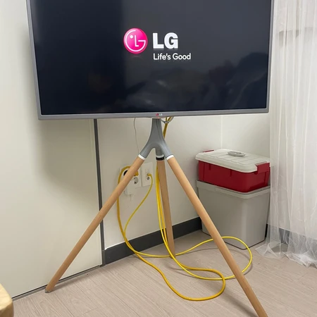 LG 39인치 모니터 티비 + 삼각캔버스 거치대