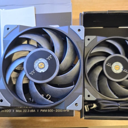 써멀테이크 Thermaltake TOUGHFAN 12 팩 PC 케이스 팬 120mm