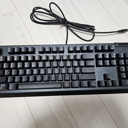 RAZER BLACKWIDOW V4    팔아용