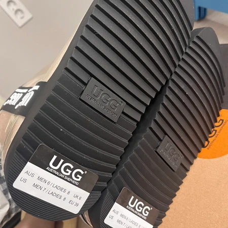 UGG 클리어 어그부츠 EU39 (245)